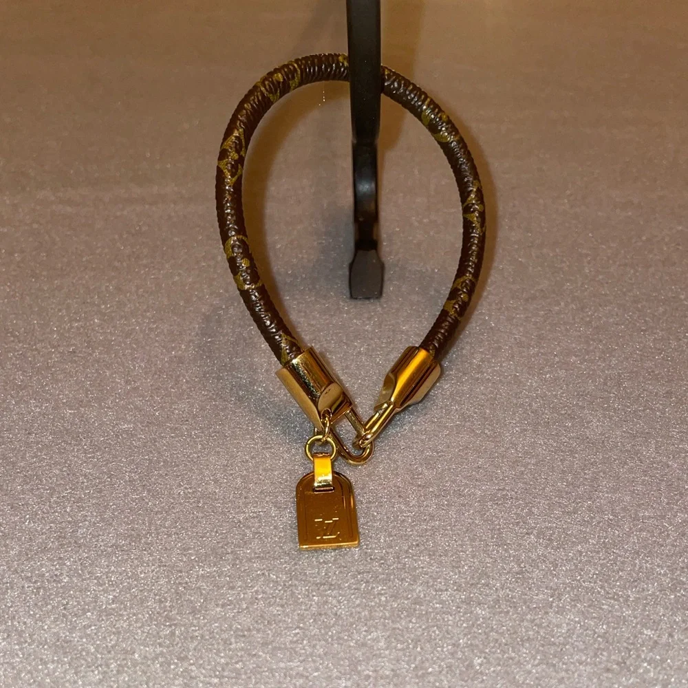 LV Monogram Bracelet Jewelry AV Show Louis Vuitton Bracelet - Picture 14 of 15
